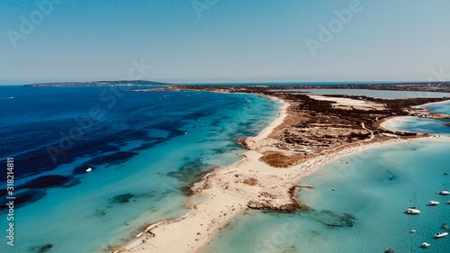 Inel im mediteranischen Meer