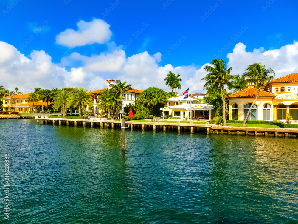 Luxury mansion in exclusive part of Fort Lauderdale Luxury mansion in exclusive part of Fort Lauderdale