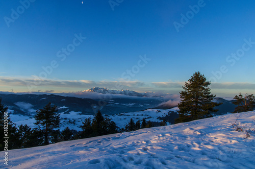 tatry o wschodzie słońca w zimie © wedrownik52