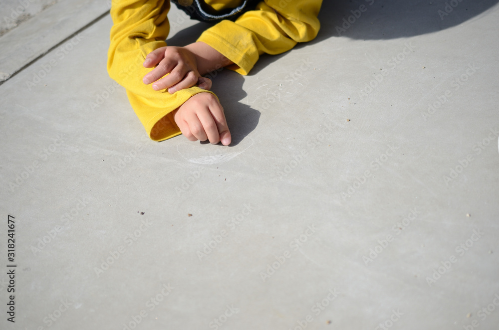 Obraz premium 落書きする子供