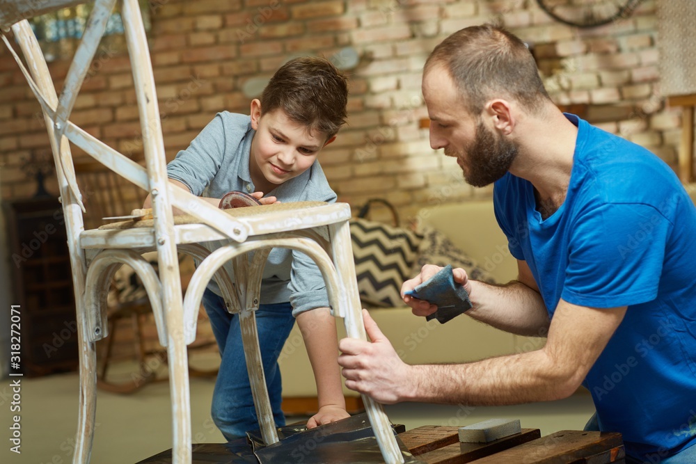 Father and son tinkering at home - obrazy, fototapety, plakaty 
