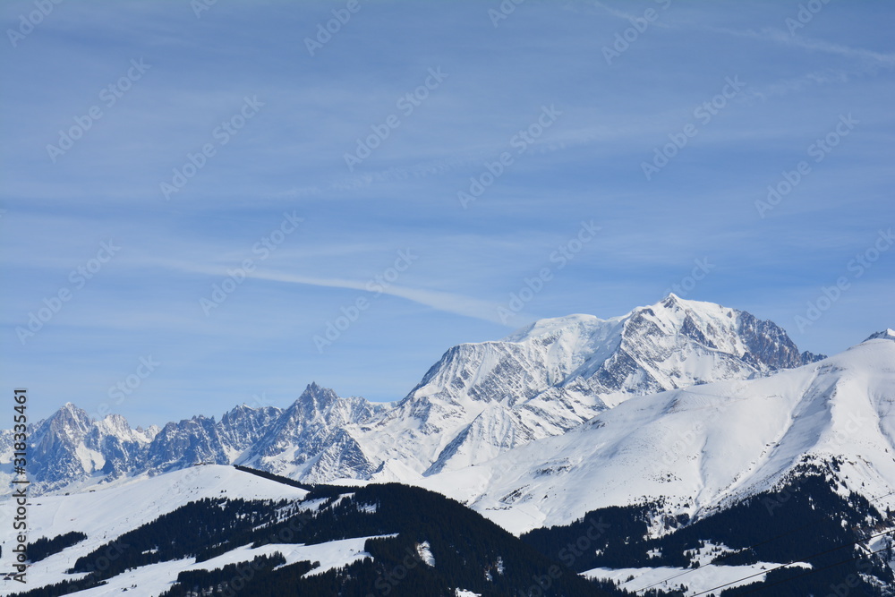 Montagnes enneigées des Alpes Megève Haute Savoie France