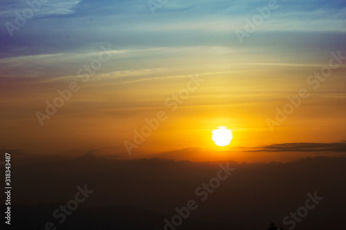 Luminoso e suggerente tramonto sulle montagne © Tilcara