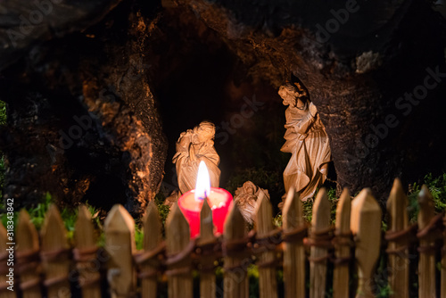 Weihnachtskrippe Bethlehem mit Maria und Josef und Christuskind photo