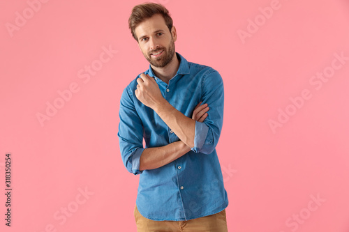 happy casual man holding elbow in fashion pose and smiling © Viorel Sima