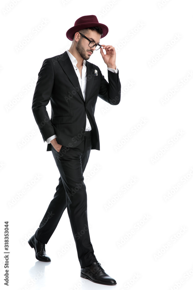 Obraz premium formal business man walking on his path sad