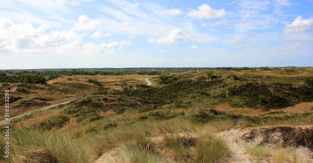 Küstenlandschaft in Dänemark zur Urlaubszeit im Sommer Küstenlandschaft in Dänemark zur Urlaubszeit im Sommer