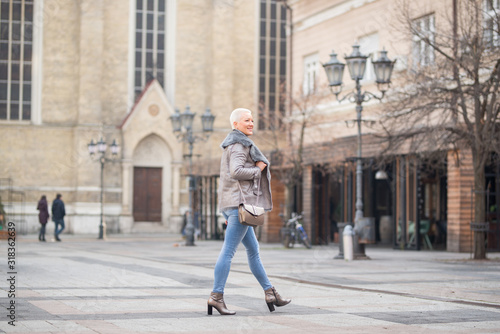 Fashion woman walks the city © bugarskipavle3