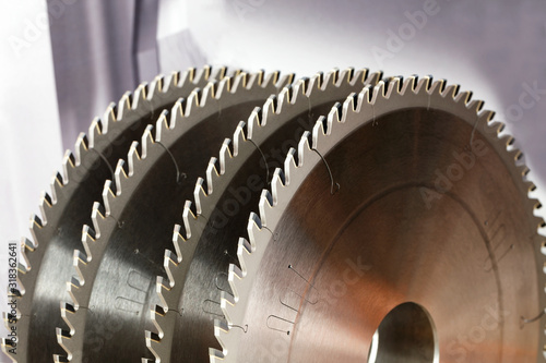 Obraz na płótnie Carbide tipped saw blades for cutting hard wood. w salonie