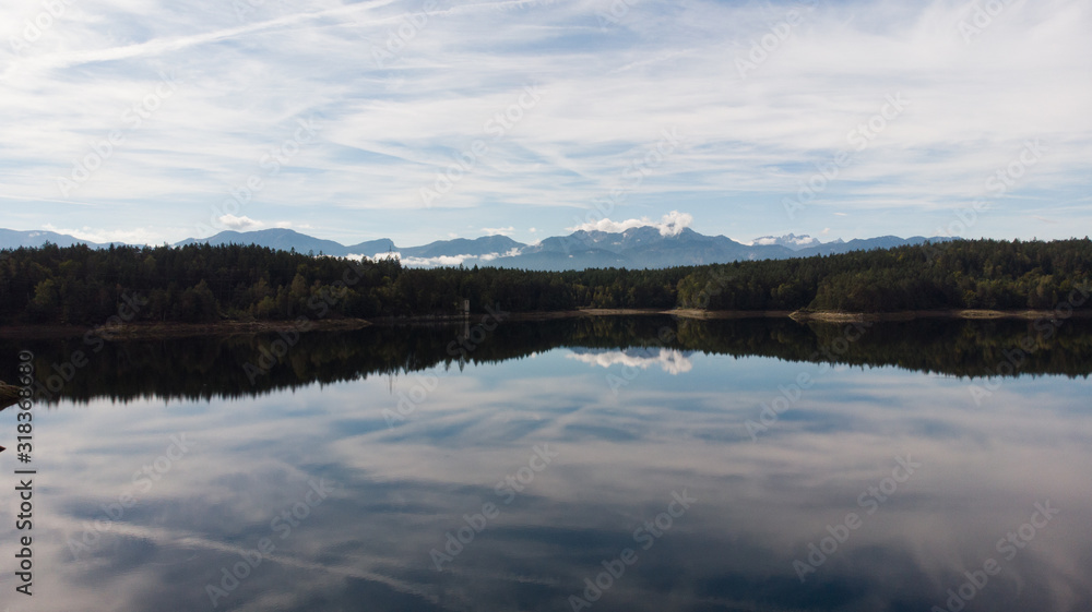 drohenaufnahme von see