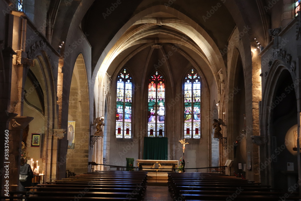Intérieur de l'église catholique Saint André dans le village de Chatillon sur Chalaronne - Département de l'Ain - Région Rhône Alpes - France - Construite au 15 ème siècle