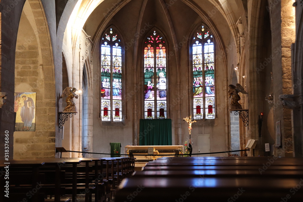 Intérieur de l'église catholique Saint André dans le village de Chatillon sur Chalaronne - Département de l'Ain - Région Rhône Alpes - France - Construite au 15 ème siècle