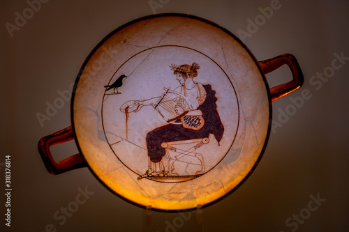 White ground kylix, Delphi.