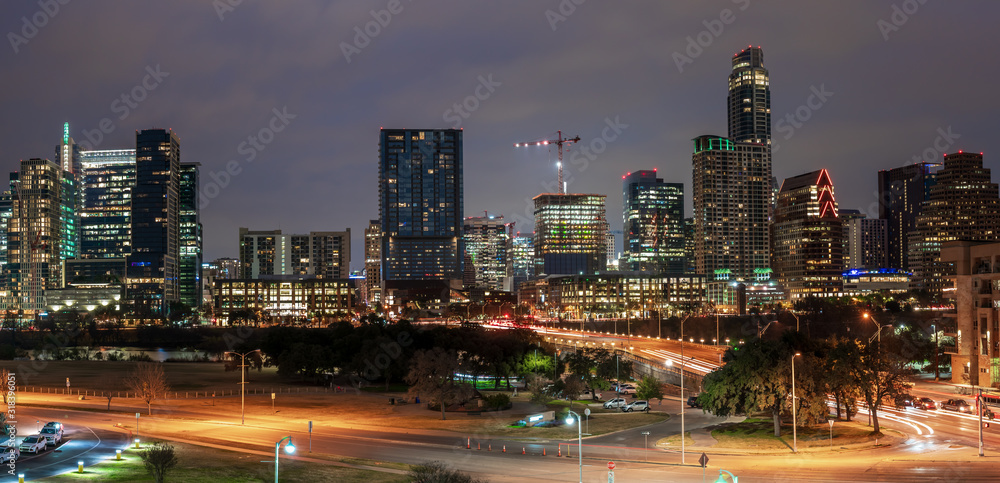 Fototapeta premium Panoramic View of Downtown Austin Texas Early At Dawn