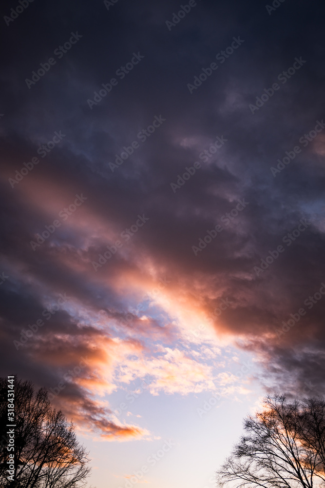 Obraz premium Portrait Dark Over Clouds