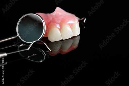 Canvastavla Dental prosthetic isolatic - partial denture upper side.