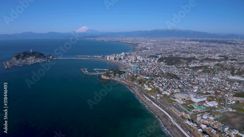 七里ヶ浜から江の島と富士山空撮