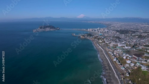 七里ヶ浜から江の島と富士山空撮
