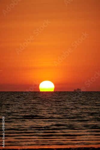 Fototapeta Naklejka Na Ścianę i Meble -  A sunset view with Omega sun at Hat Yao, Krabi, Thailand