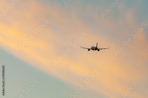 夕焼けの飛行機 © シノブ