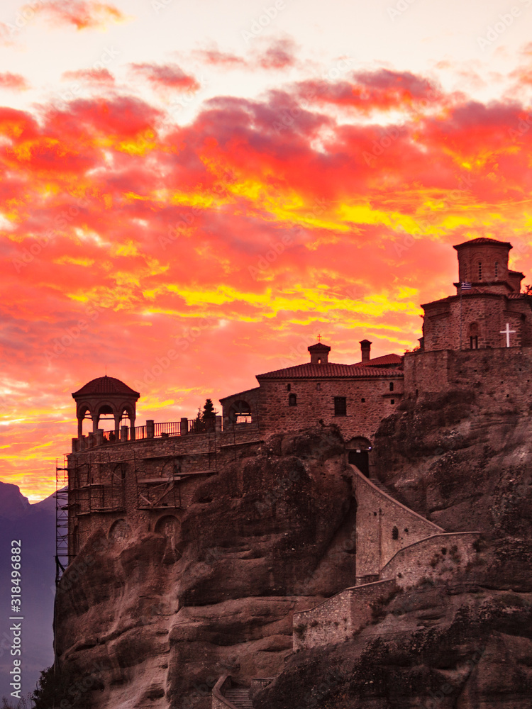 Obraz premium Sunset over Varlaam monastery in Meteora, Greece