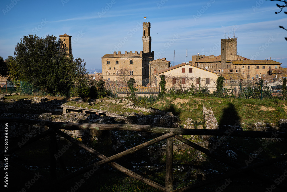 Foto di Volterra scattata dal parco archeologico.