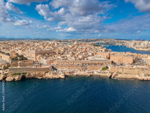 Fototapeta Naklejka Na Ścianę i Meble -  Beautiful architecture in Valletta, capital city of Malta