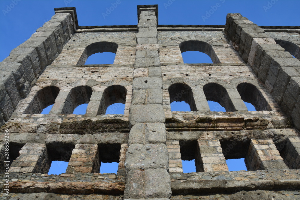 Ruines Théâtre Romain Aoste Vallée d'Aoste Italie