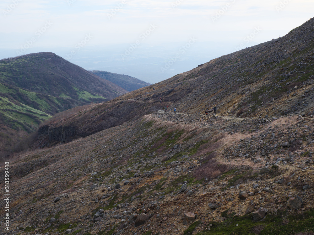 晩秋の那須岳（茶臼岳、朝日岳、三本槍岳）の登山道