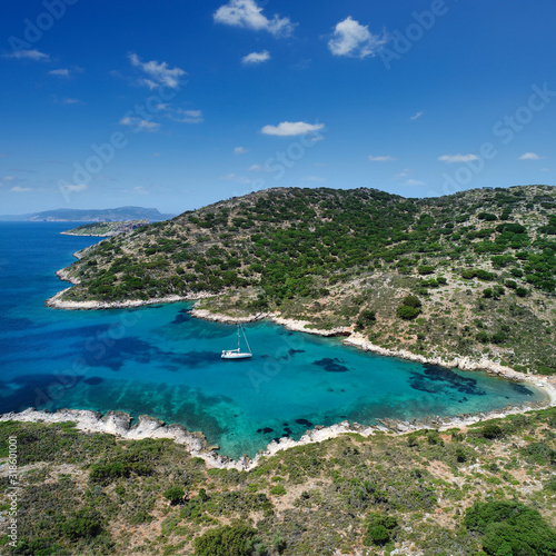 Vista aerea Isola di Kira Panaghia nelle Sporadi © Giovanni Rinaldi