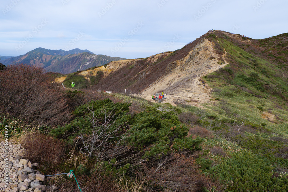 晩秋の那須岳(茶臼岳、朝日岳、三本槍岳)の登山道 晩秋の那須岳(茶臼岳、朝日岳、三本槍岳)の登山道