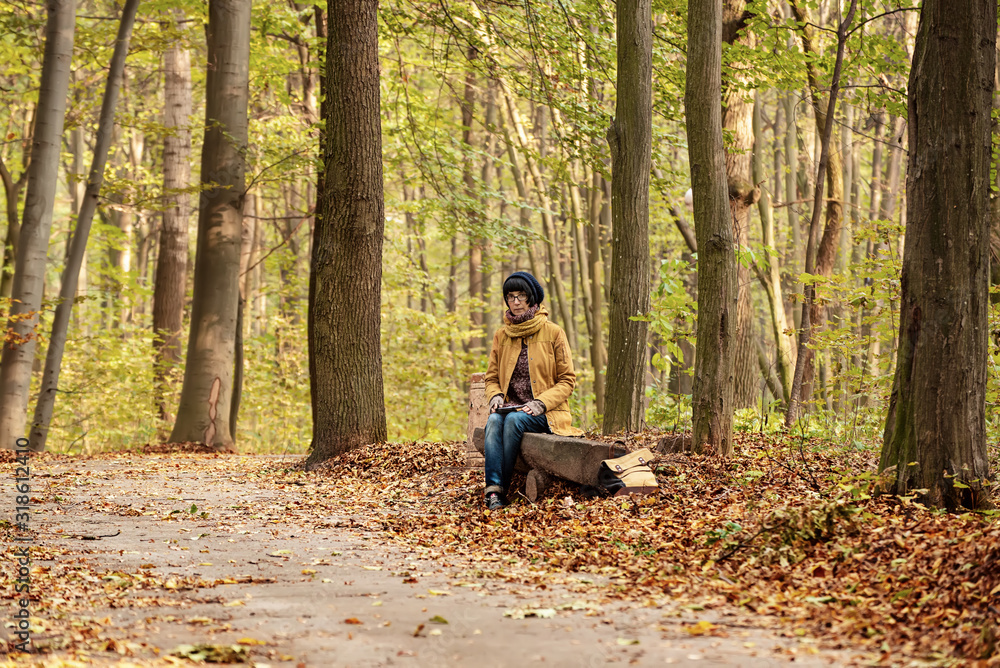 Fototapeta premium Hipster girl in a park