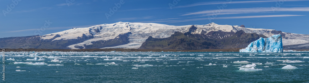 Panoramique d'un lagon glacier en Islande