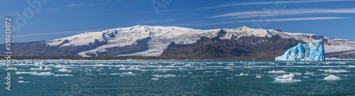 Panoramique d'un lagon glacier en Islande