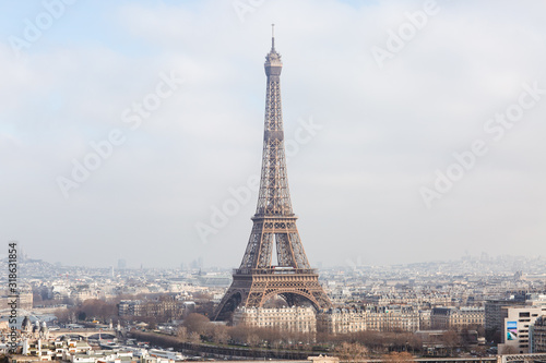 Vue aérienne de Paris et de sa Tour Eiffel © lorabarra