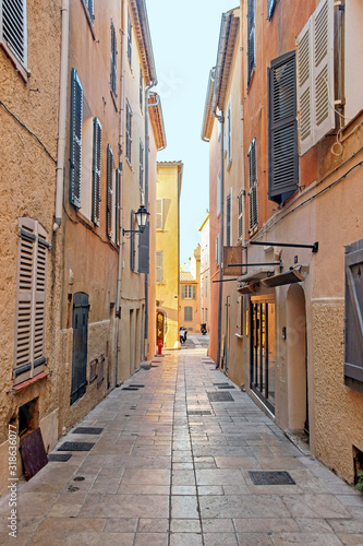 Fototapeta Naklejka Na Ścianę i Meble -  cityscape with old buildings at old town in Saint tropez