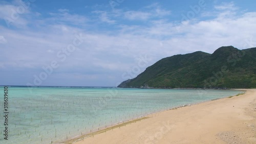 沖縄県のフットライトが有名な離島「渡名喜島」-Tonaki Island, a remote island famous for its Okinawan footlights photo