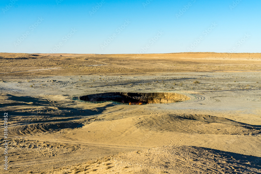 Fototapeta premium Darvaza Gas Crater, Derweze, Turkmenistan