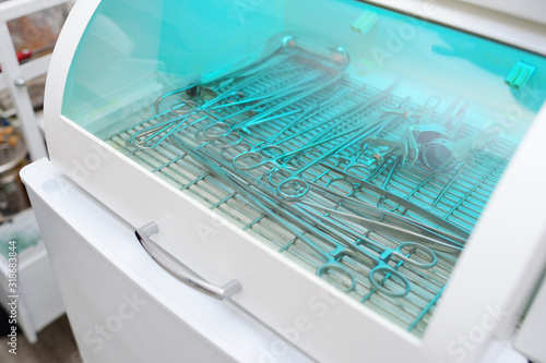 Foto gynecological instruments close-up in the sterilizer