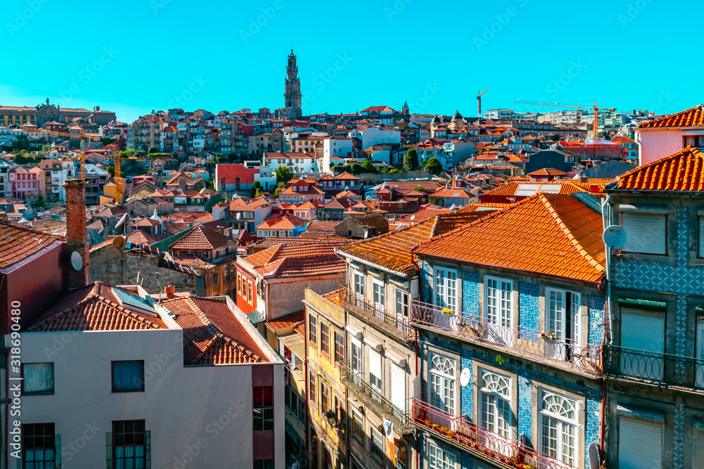 Vista dei tetti e delle case a Porto in Portogallo