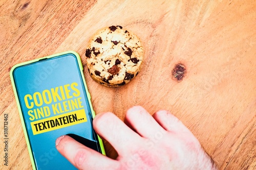 Cookies Tablet Cookie Bannern für Websites mit auf deutsch Cookies sind kleine Textdateien in Englisch Cookies are small text files photo