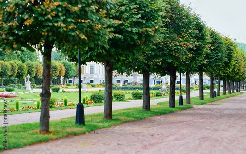 Фотография Pathway in Kuskovo park in Moscow in Russia