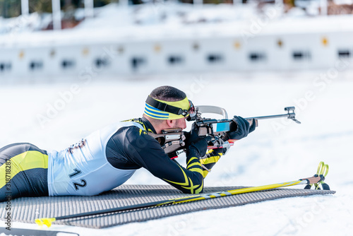 Quadro su tela Biathlete rifle shooting lying position