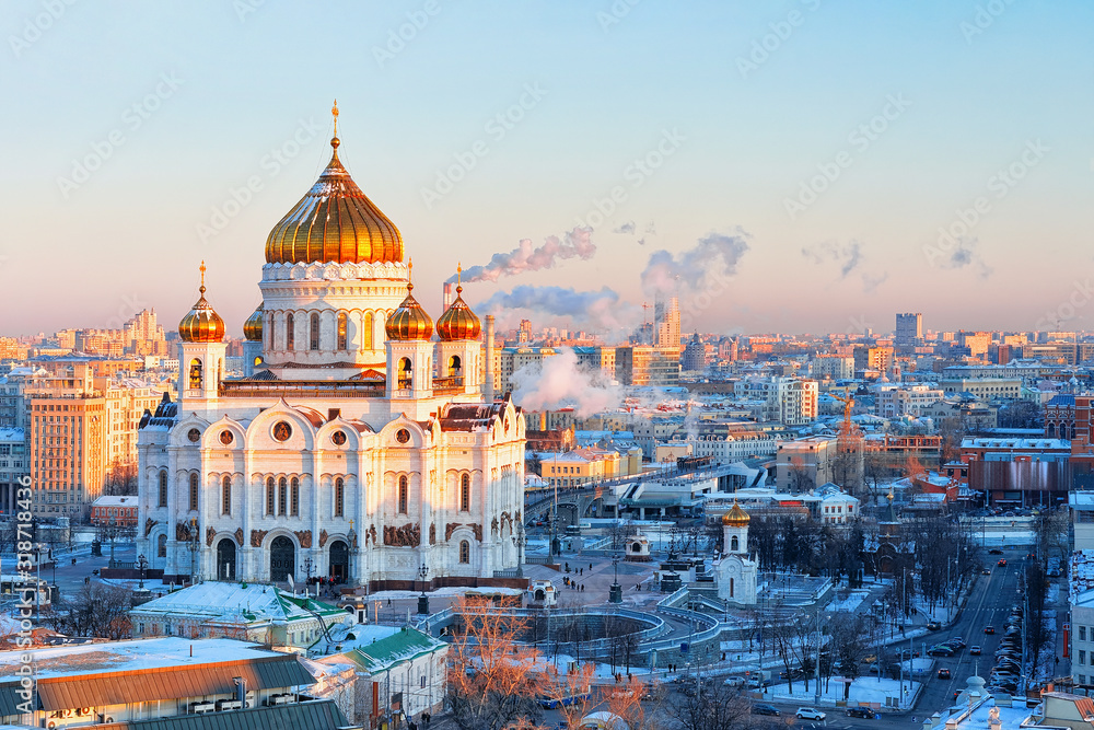 Aerial view of Moscow city with Church of Christ the Savior in Russia in the evening in winter. - obrazy, fototapety, plakaty 