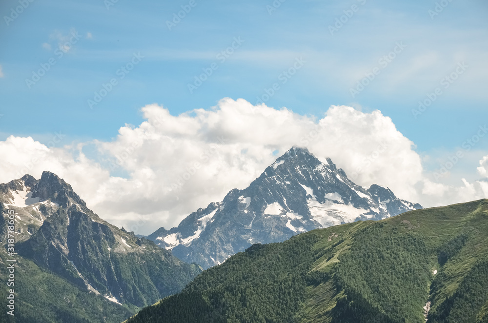 Obraz premium Sunny day in the mountains of Arkhyz. The Caucasus mountains with rocky peaks. Mountain landscape.