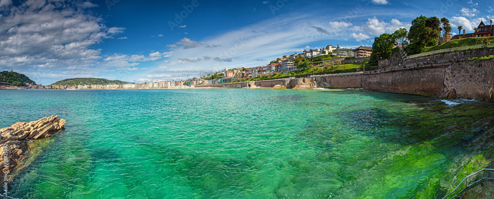 Obraz premium View on the beach of San Sebastian, Spain