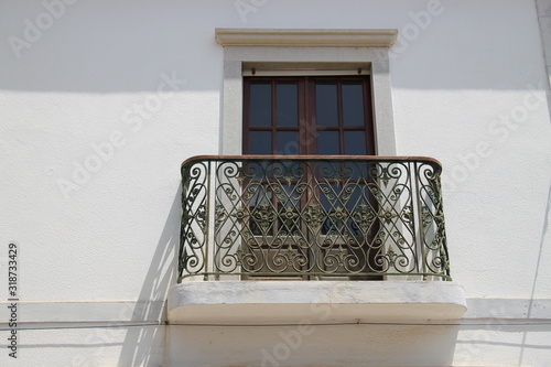 balkon z kutego metalu