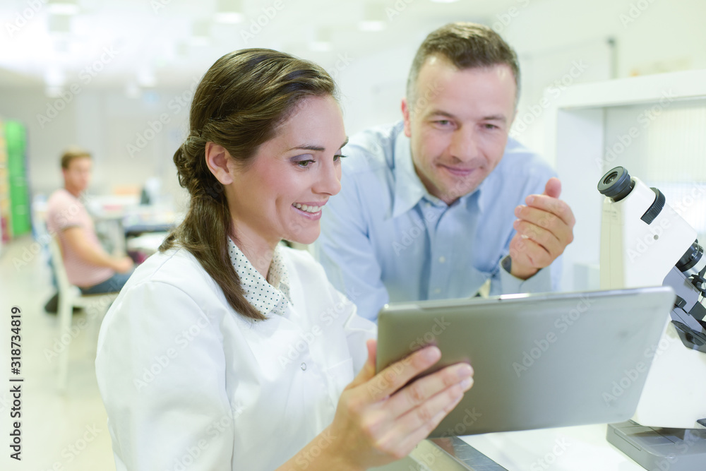 Obraz premium man and woman are in lab