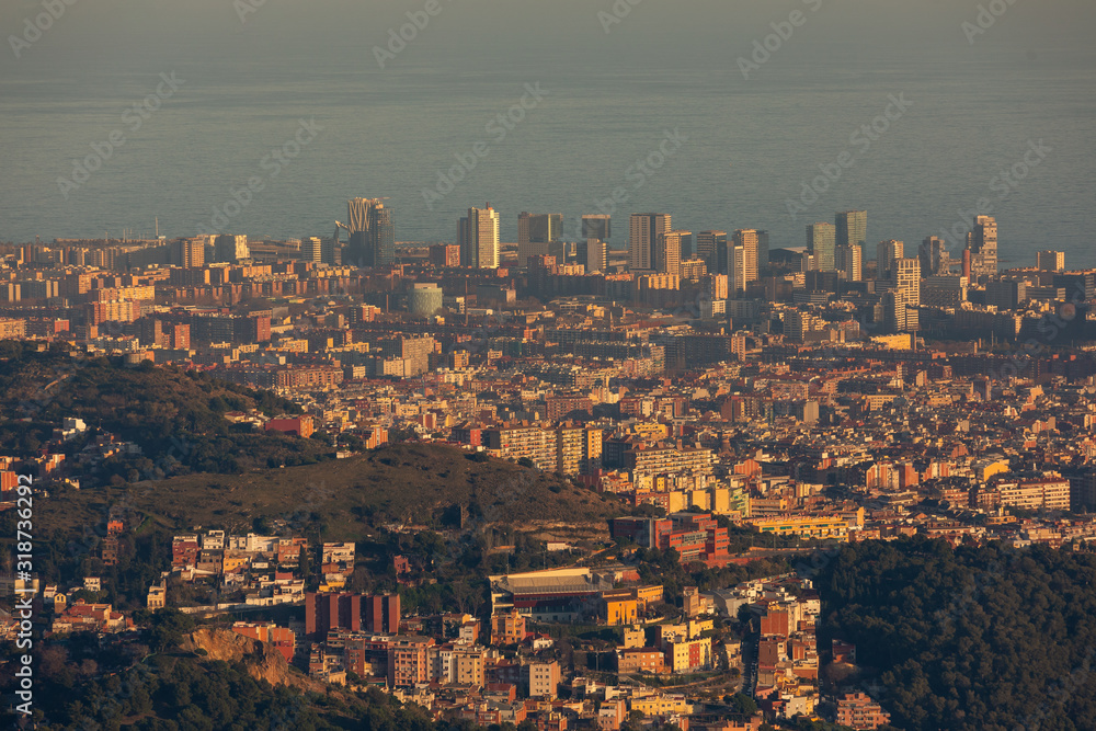 Obraz premium High view of Barcelona from Tibidado park, at Catalogne.
