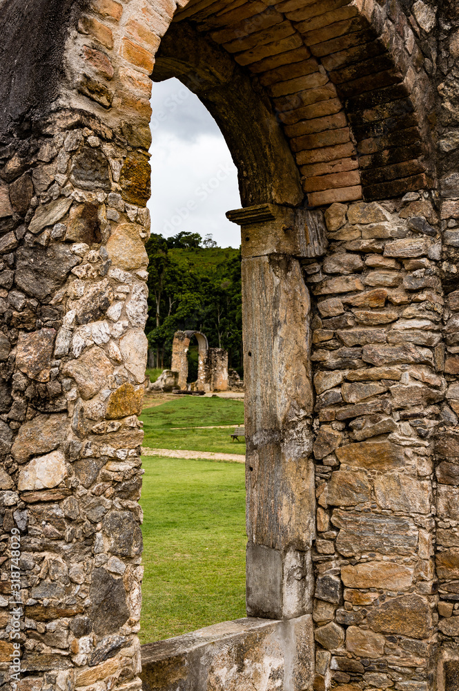 Ancient imperial ruins - Ruínas do Parque Arqueológico e Ambiental de São João Marcos